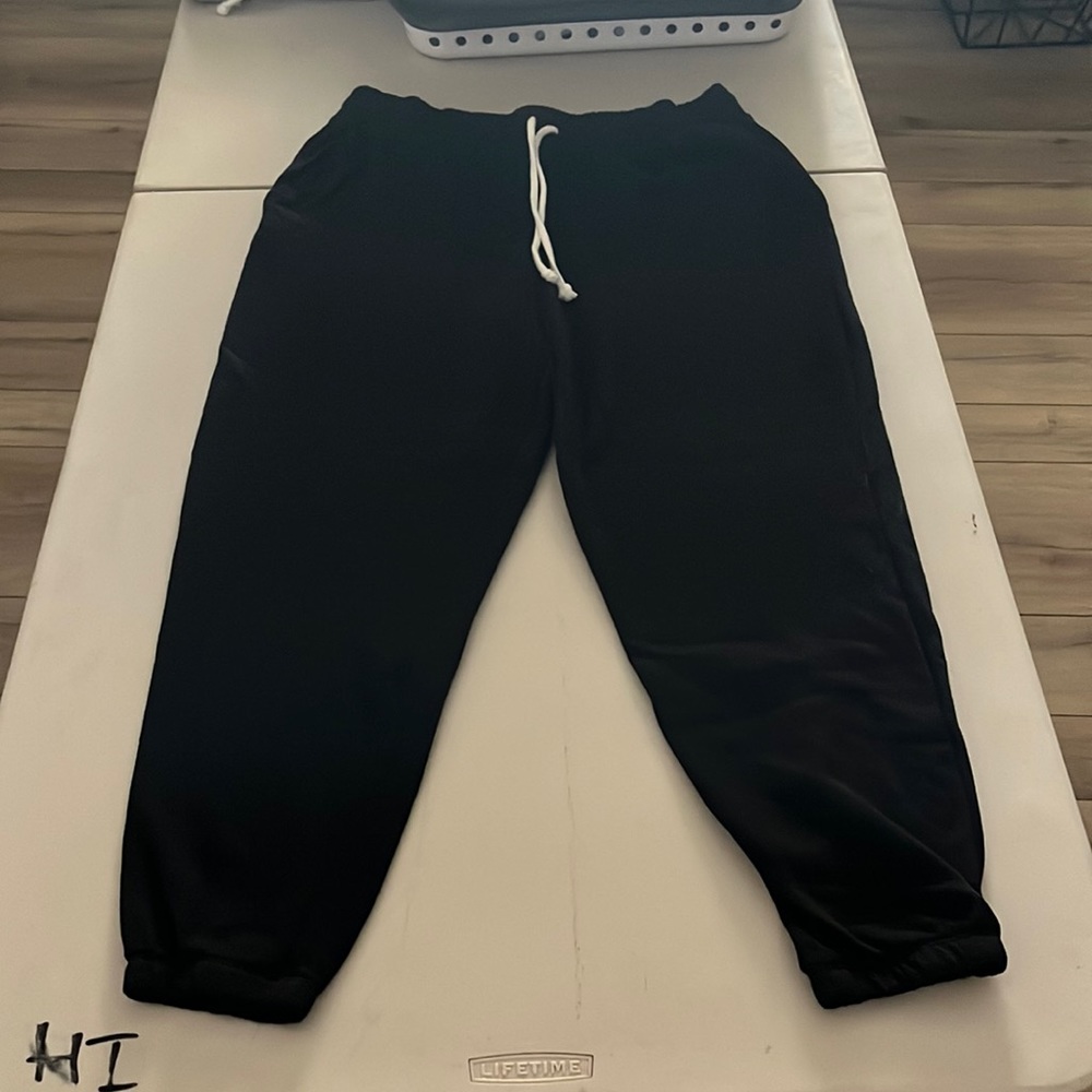 So black sweatpants